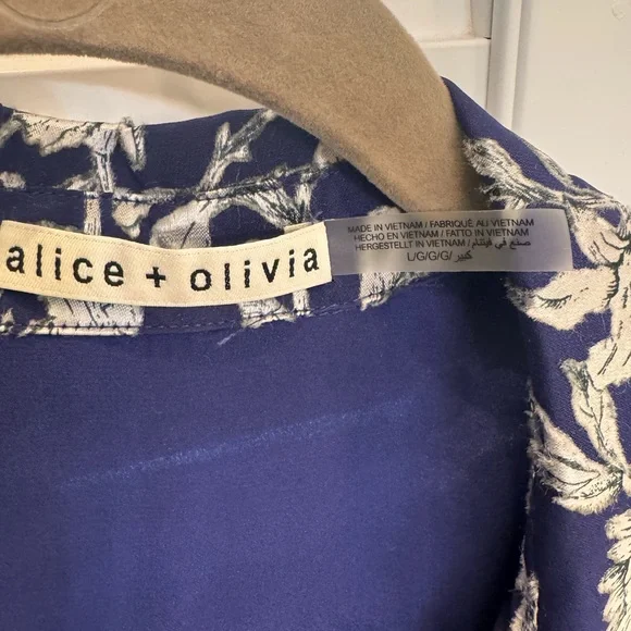 Alice + Olivia Navy and White Floral Sheer Short Sleeve Blouse - Picture 2 of 2